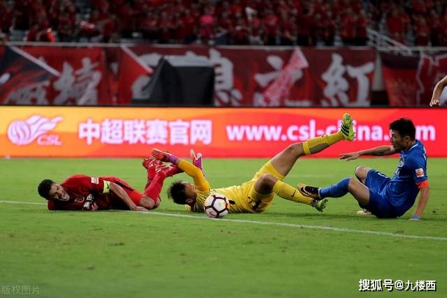 事件真相曝光，球迷冲击影响比赛，赵继伟不幸遭误伤