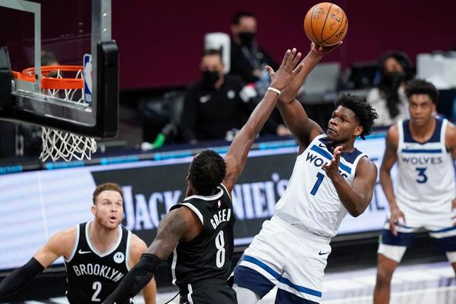 狄龙访中国练习武术 NBA赛季新策略显现