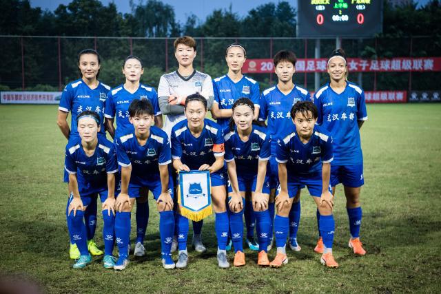 阿森纳对17岁中场魏因汉德表露兴趣，教练回应传闻